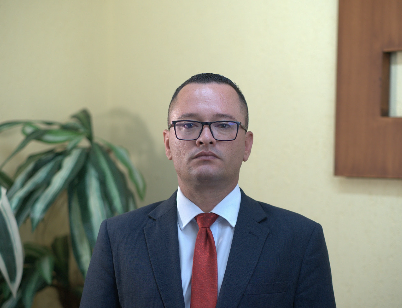 Dr. Carlos Eduardo